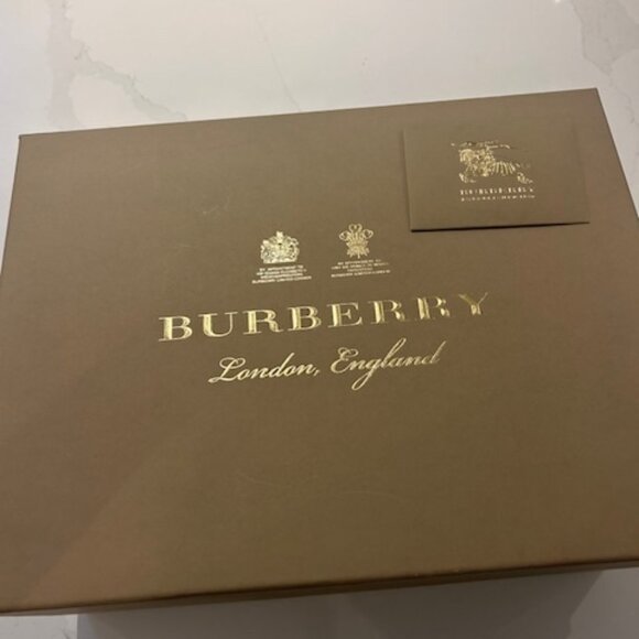 Burberry Sandringham Red Coat Size 8 With Box and Receipt - Picture 6 of 6